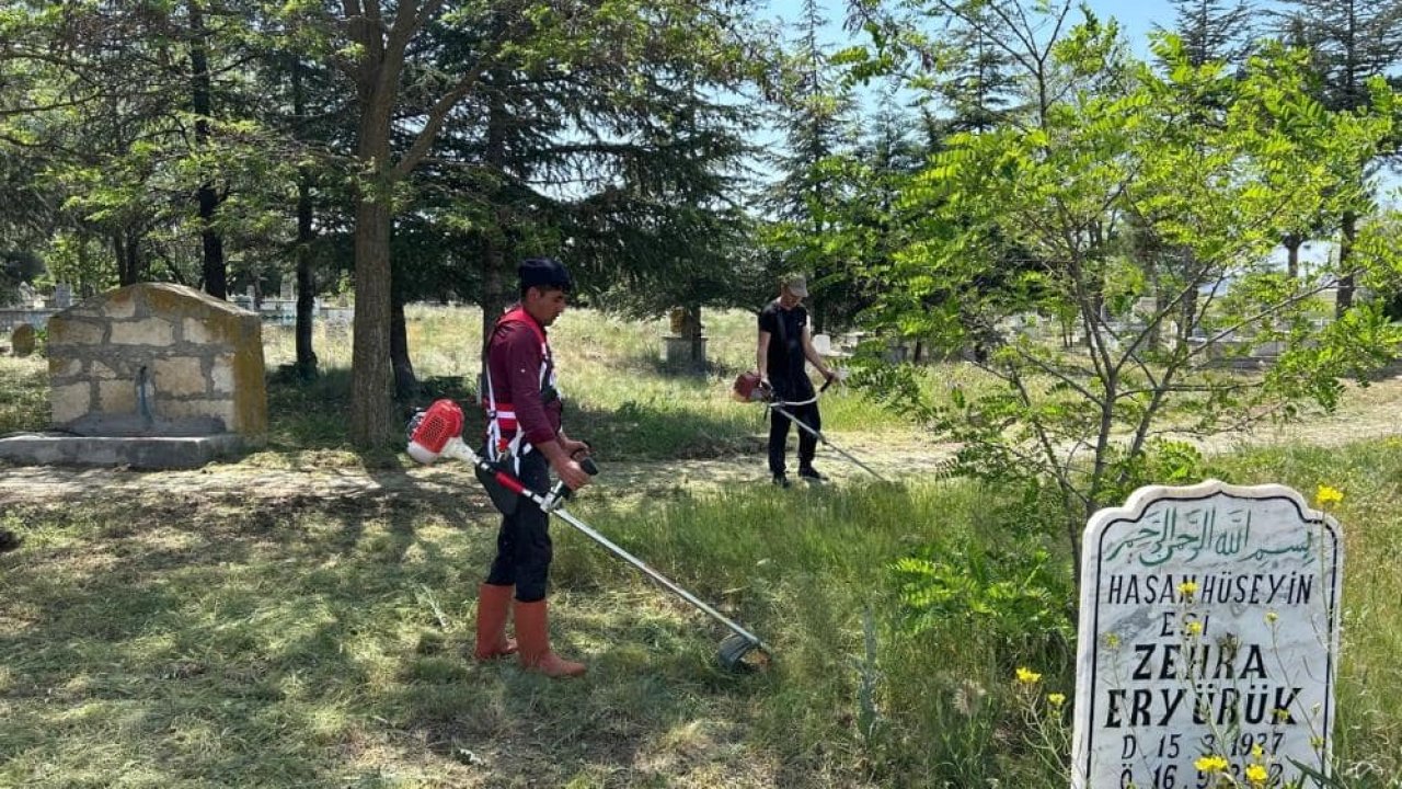 Afyonkarahisar’da köy mezarlığı detaylı temizlendi