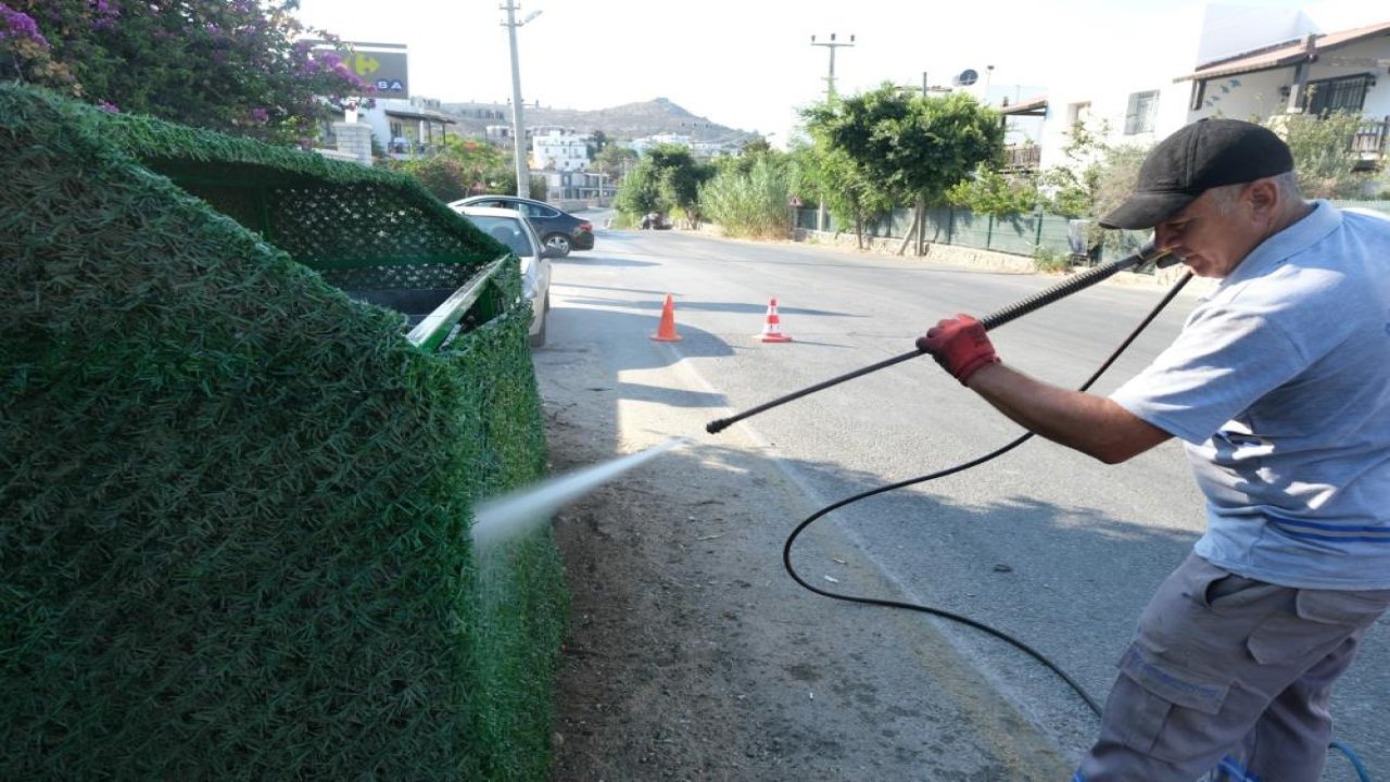 Bodrum Belediyesi ekipleri Gümüşlük’te temizlik yaptı