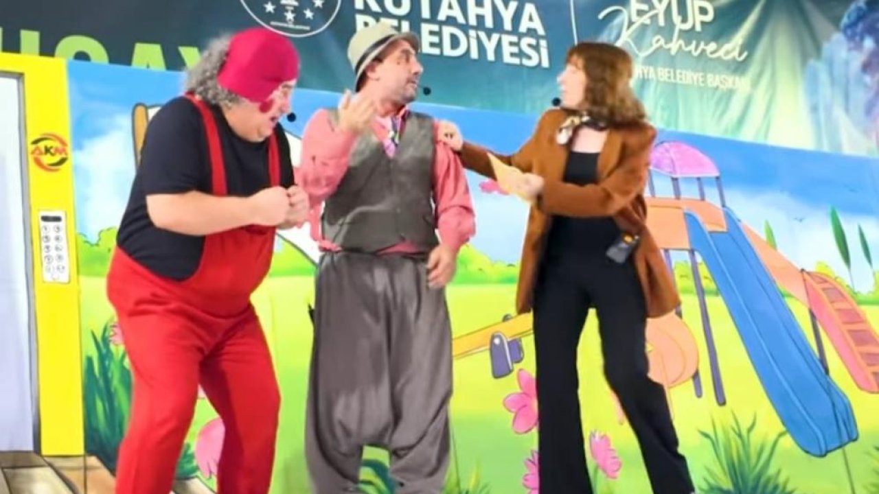 Kütahya’da çocuklara tiyatro etkinliği ile asansör etiket renkleri tanıtıldı