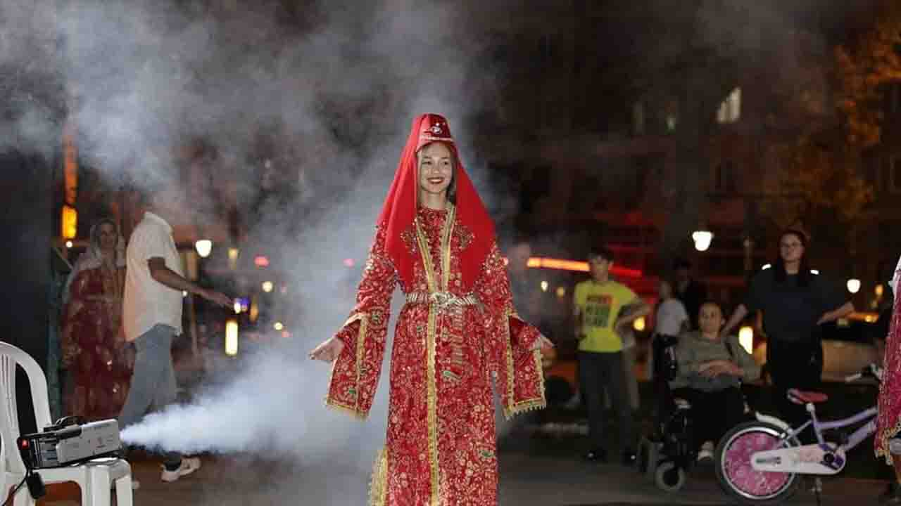 Kütahya'da önce yöresel defile sonra konser