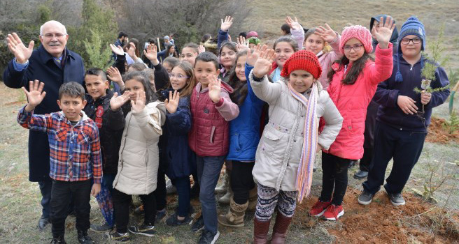 Uşak Üniversitesi’nde Ağaç Bayramı: 2 Bin 300 Fidan Toprakla Buluştu
