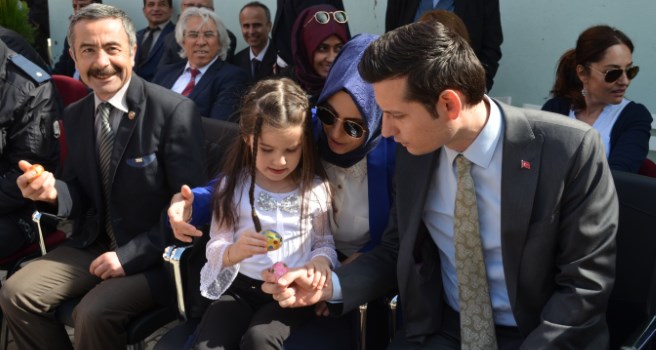 Sivaslı'ya bahar ‘nevruz’la geldi