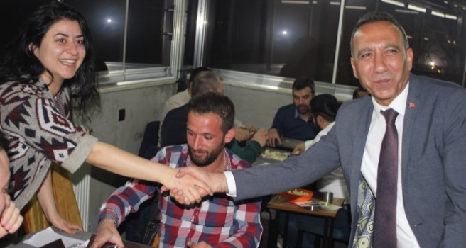Küçük Çarşı Muhammet Gür’ü bağrına bastı