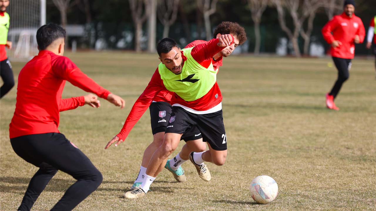 Zirve yarışında kritik randevu! Uşakspor ile Balıkesirspor karşı karşıya