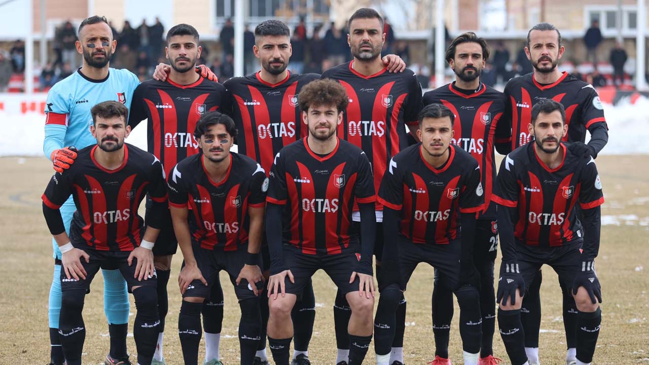 Uşakspor ve Adıyaman FK kozlarını paylaşıyor