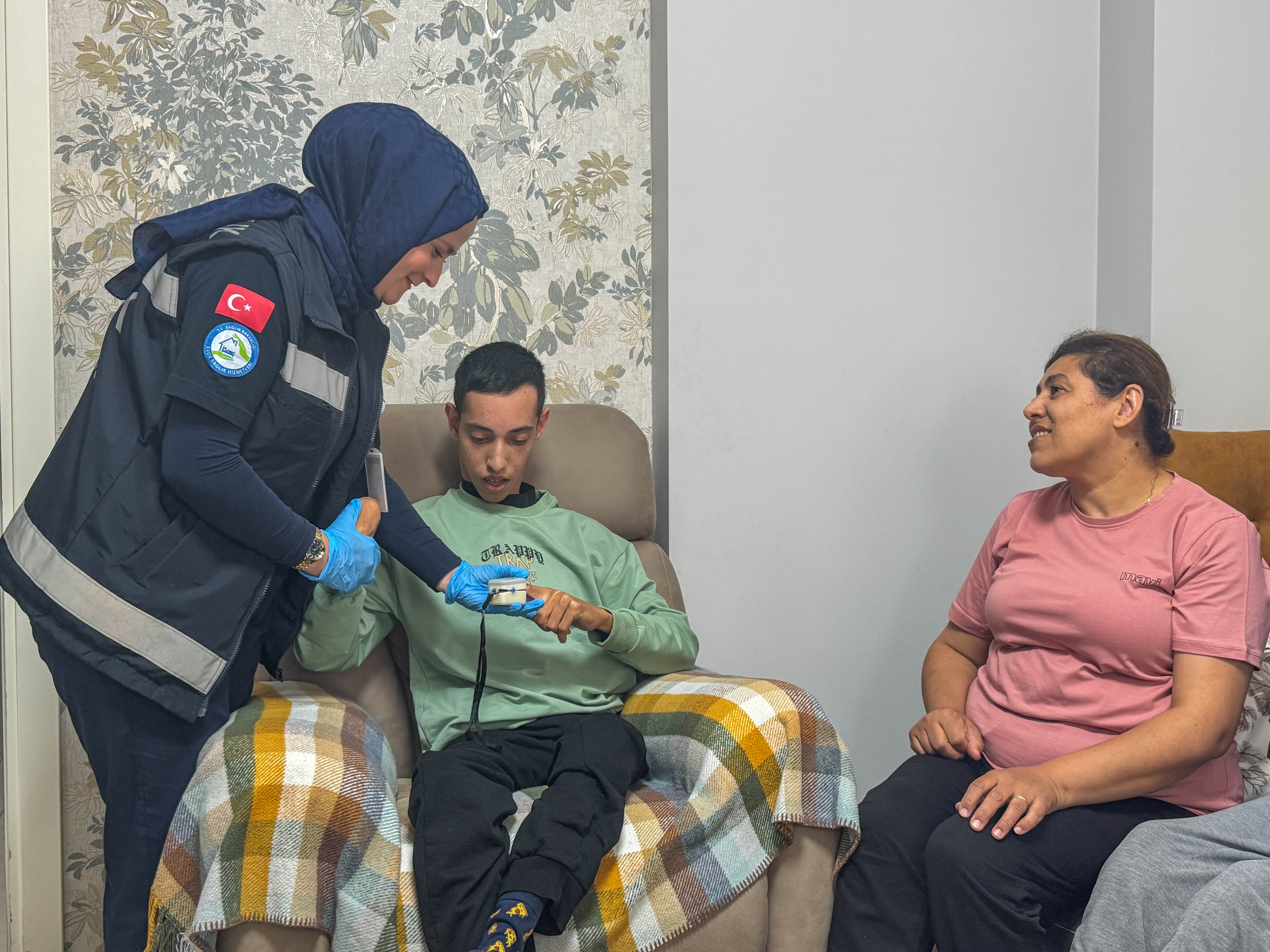 Uşak'ta sağlık çalışanları her ay 2 bin hastanın evine misafir oluyor