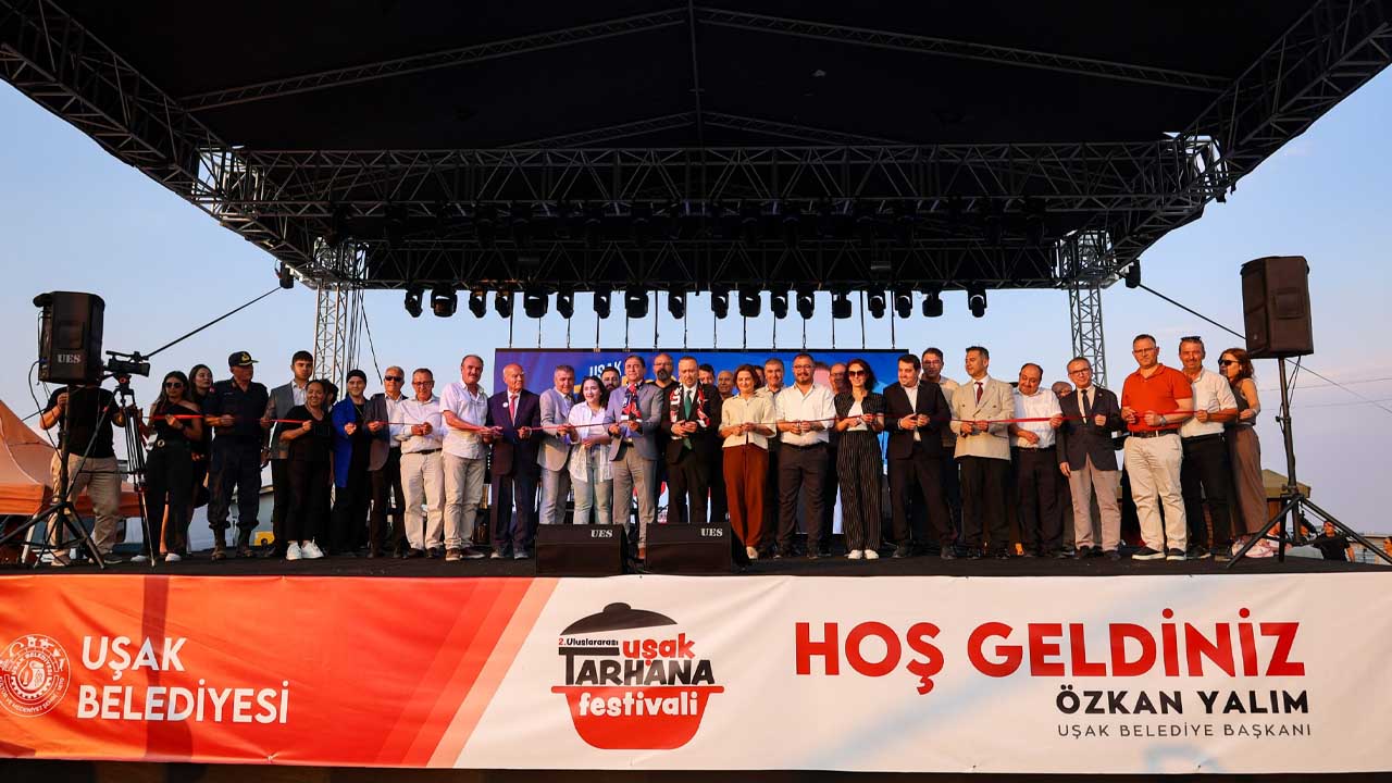 ULUSLARARASI UŞAK TARHANA FESTİVALİ GÖRKEMLİ BİR AÇILIŞLA BAŞLADI