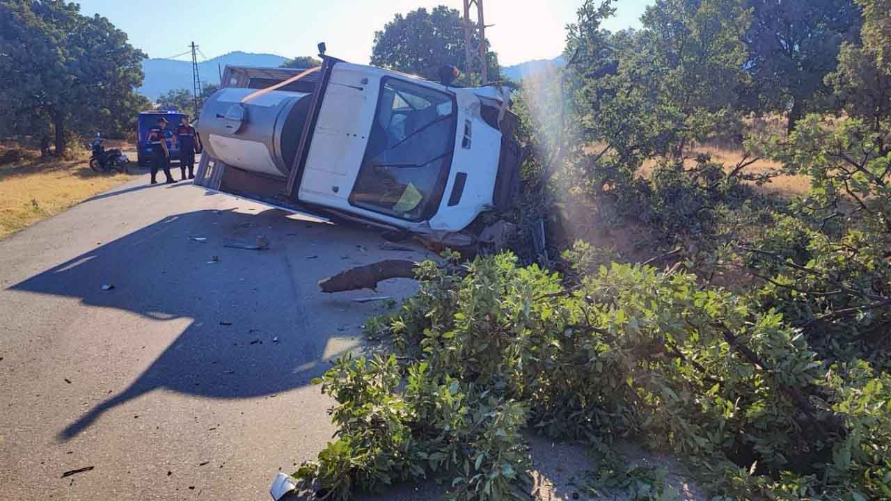 Uşak'ta kamyonetle çarpışan motosikletin sürücüsü öldü