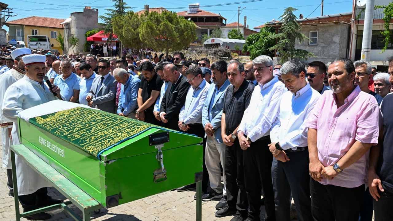 AK Parti Uşak Milletvekili İsmail Güneş'in annesi son yolculuğuna uğurlandı