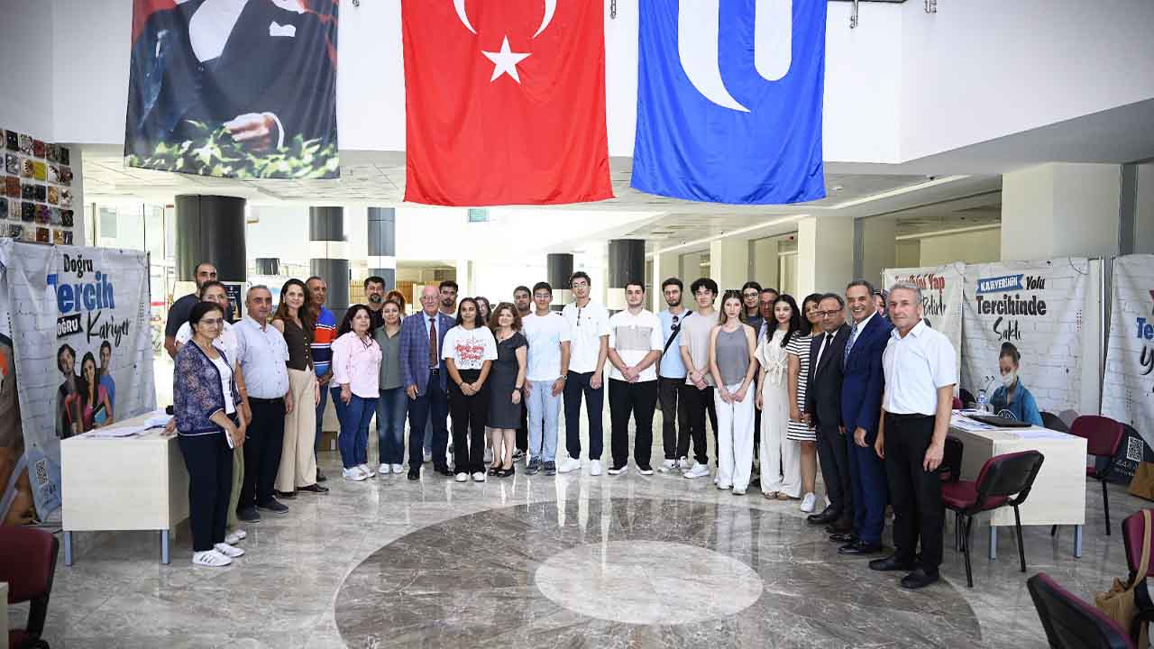 Rektör Savaş, Aday Öğrencilerle Bir Araya Geldi