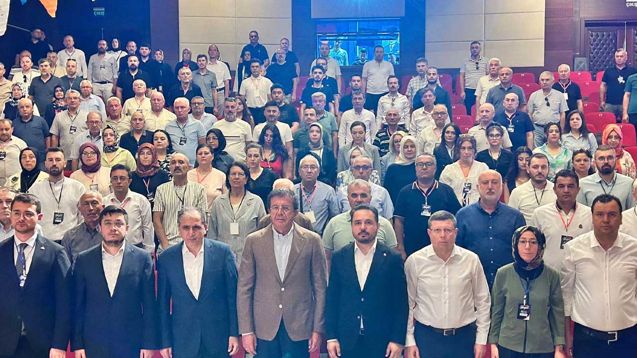 AK Parti Uşak’ta eğitim rüzgârı Teşkilat Akademisi dolu dolu geçti