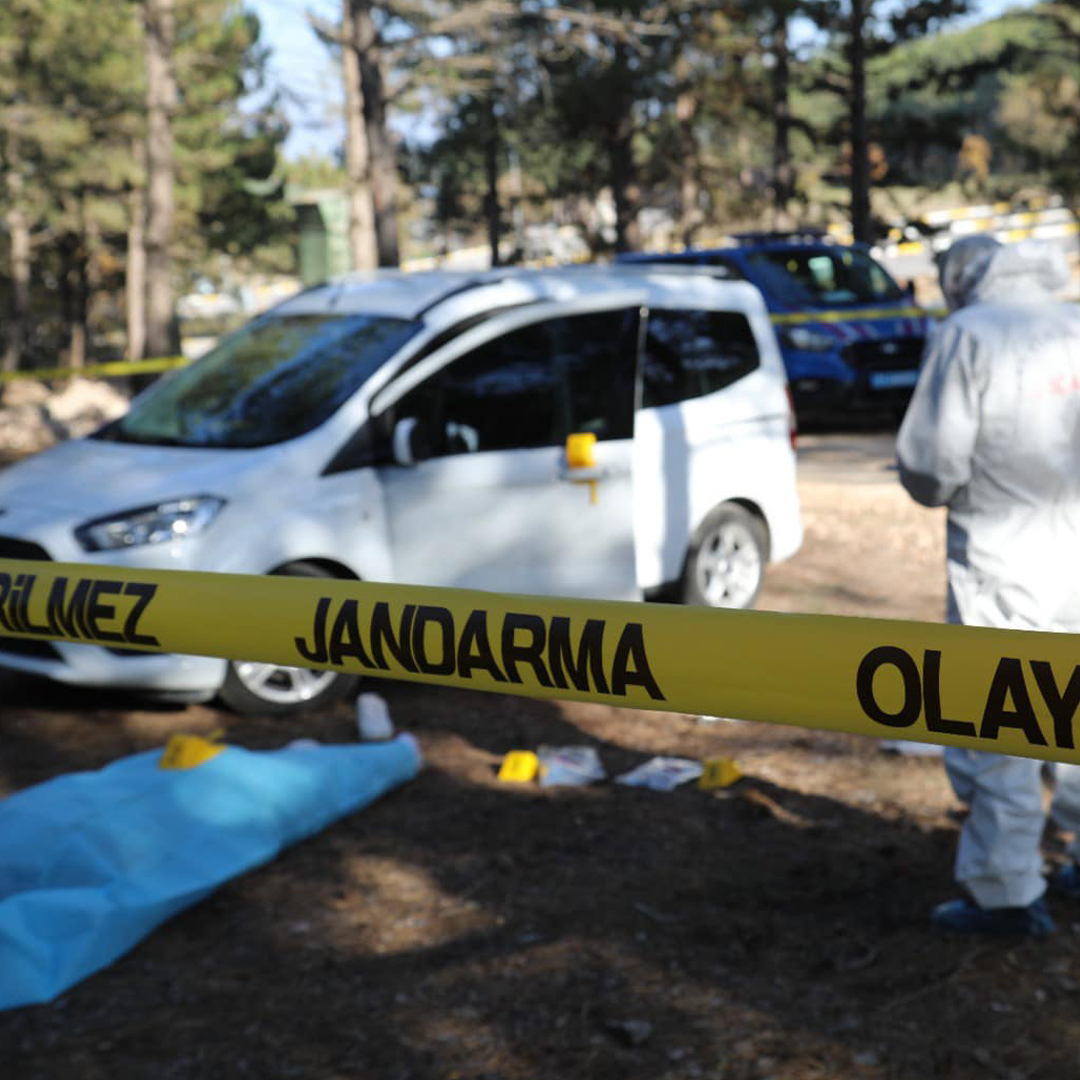 Sivaslı'da Esrarengiz Olay, 25 Yaşındaki Genç Tarla da Ölü Bulundu
