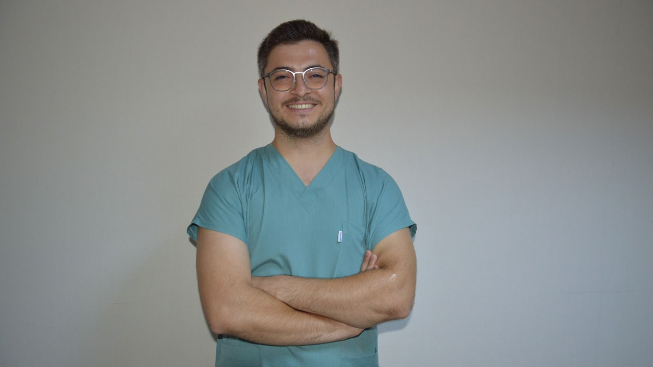 Uşak Eğitim ve Araştırma Hastanesi'ne güçlü takviye Dr. Cihat Pınarcı göreve başladı