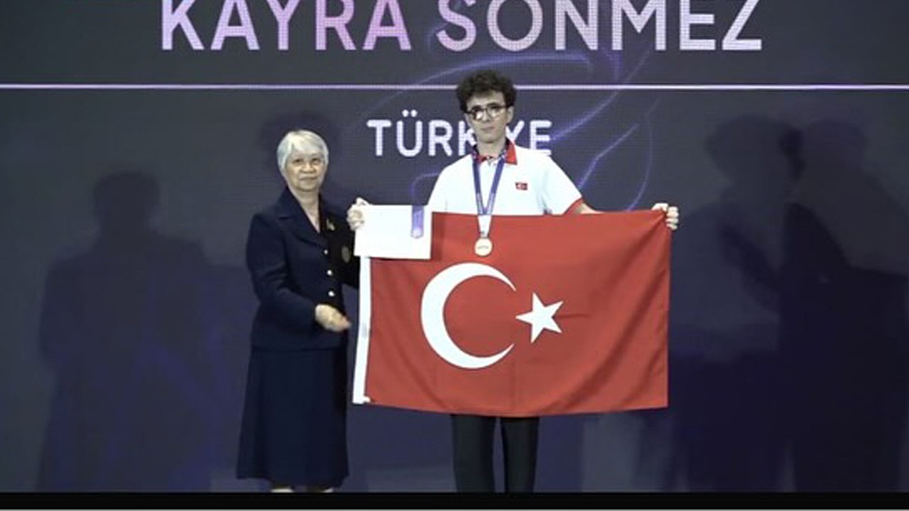 Uşak Fen Lisesi Öğrencisi Uluslararası olimpiyatta bronz madalya kazandı