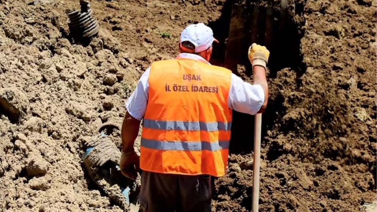 Uşak İl Özel İdaresi’nden 1 haftada 191 köyde atık toplama, onlarca çalışma