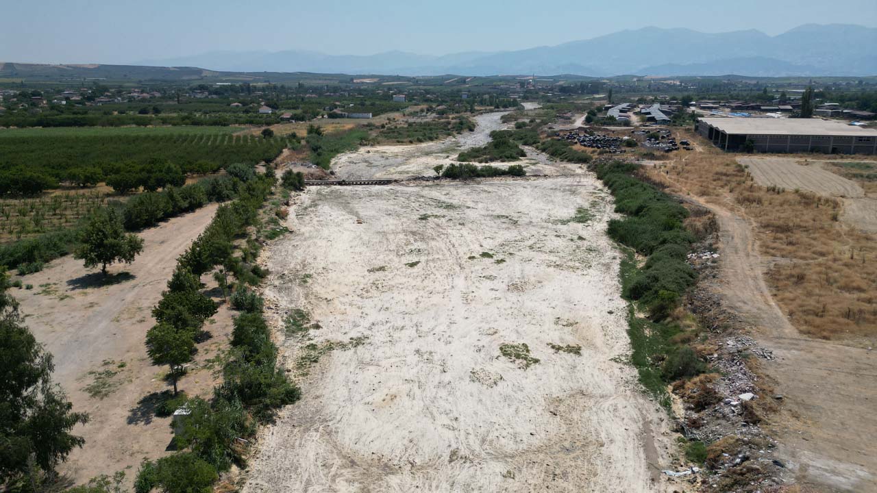 Ege’nin hayat kaynağı Gediz’de alarm Uşak’tan İzmir’e susuzluk tehlikesi