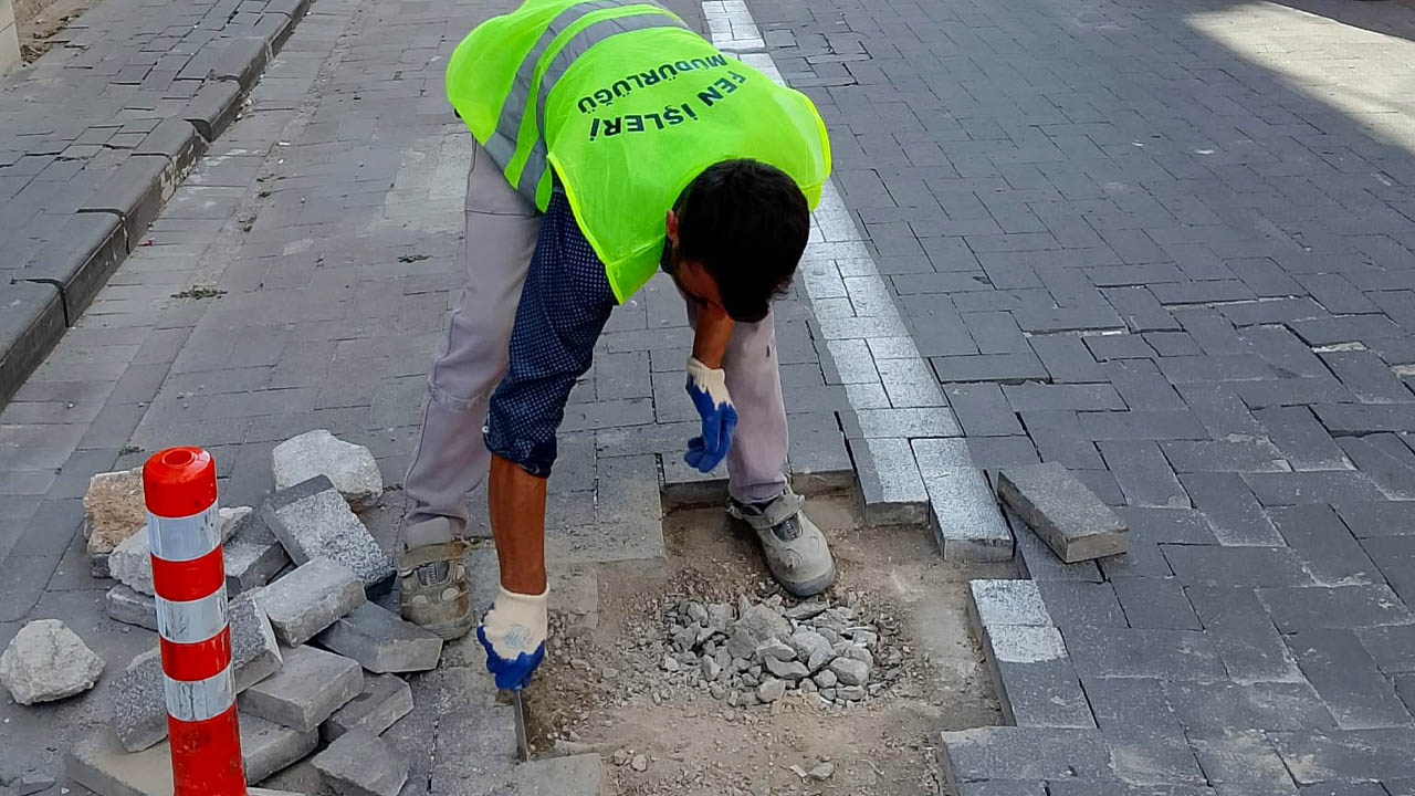 Belediye sahada Uşak’ta yollar daha güvenli hale geliyor