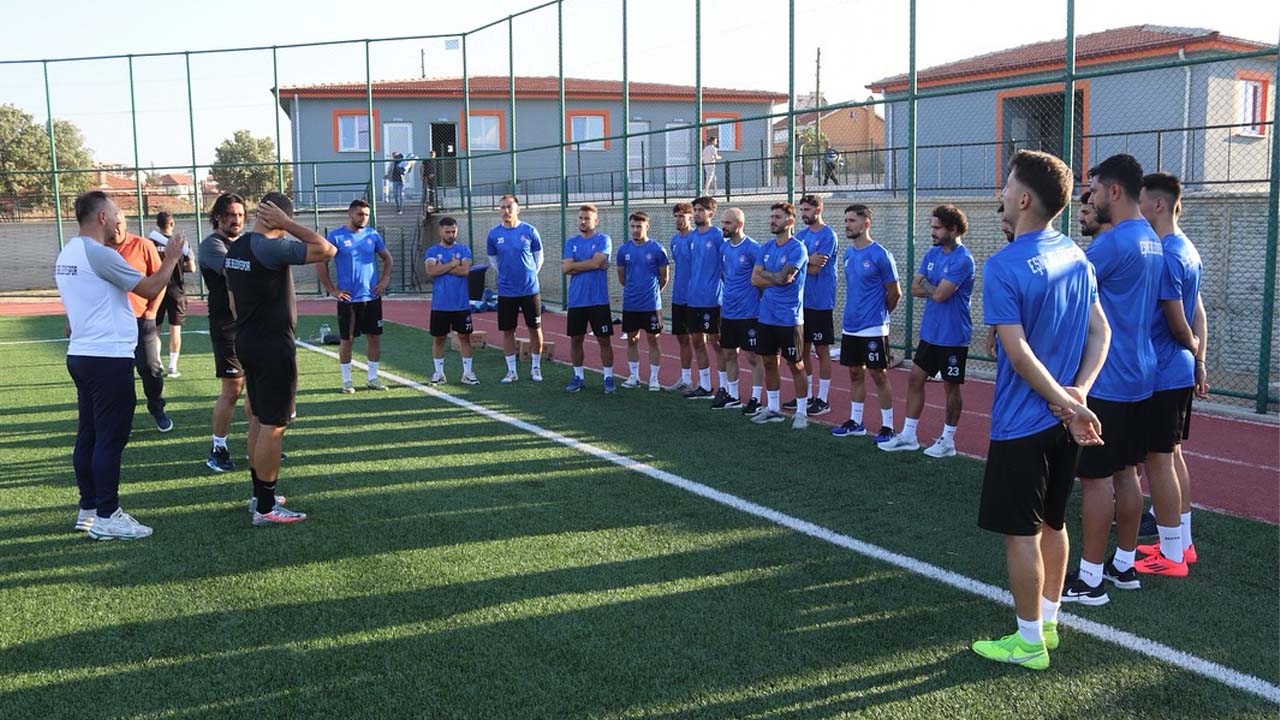 Eşme Belediyespor yeni sezona ilk antrenmanla başladı