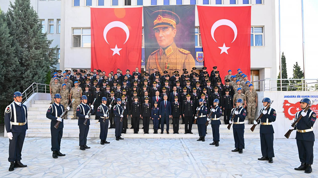 Uşak Valisi Dr. Naci Aktaş: “30 Ağustos, Türk milletinin özgürlük anıtıdır”