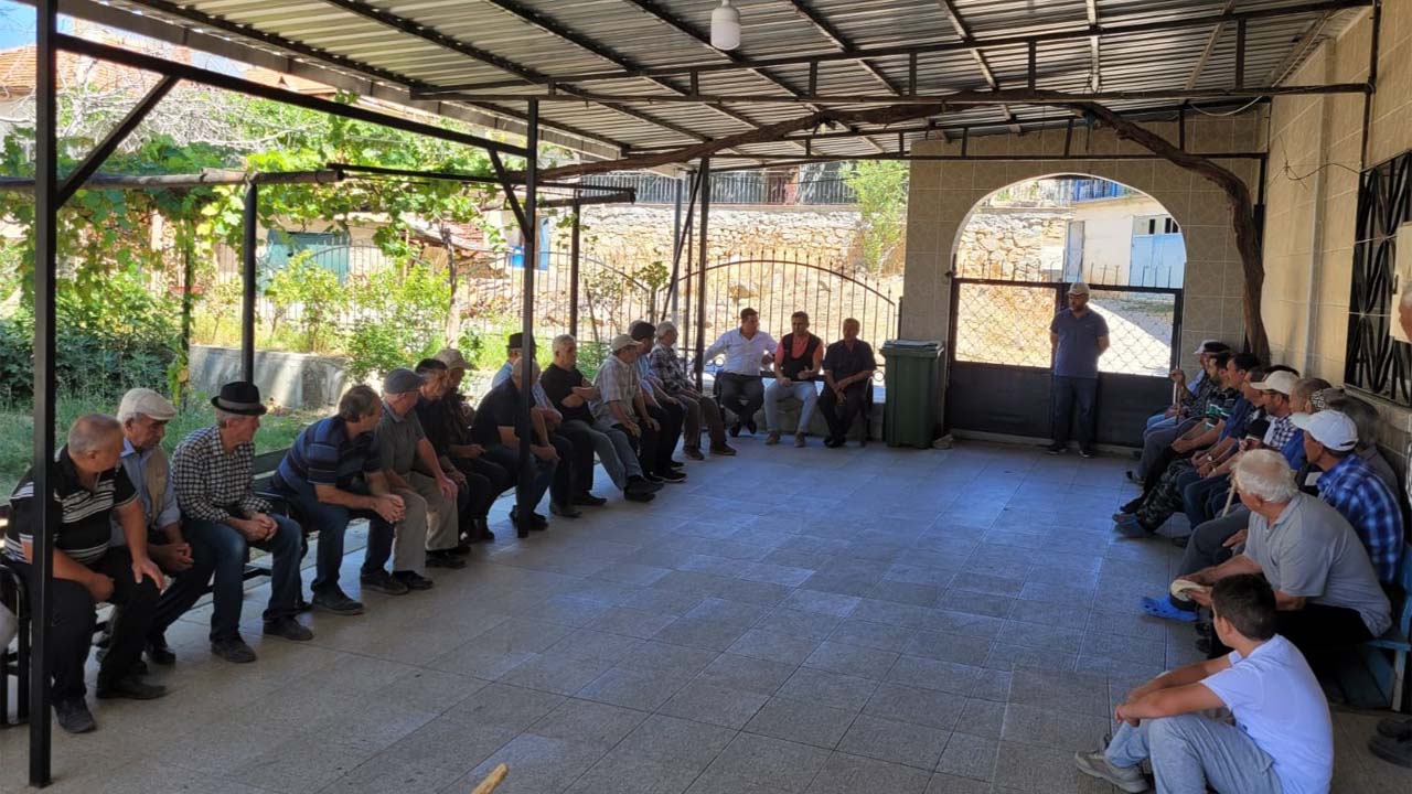 Uşak Tarım Müdürlüğü köy köy geziyor üreticiyi dinliyor