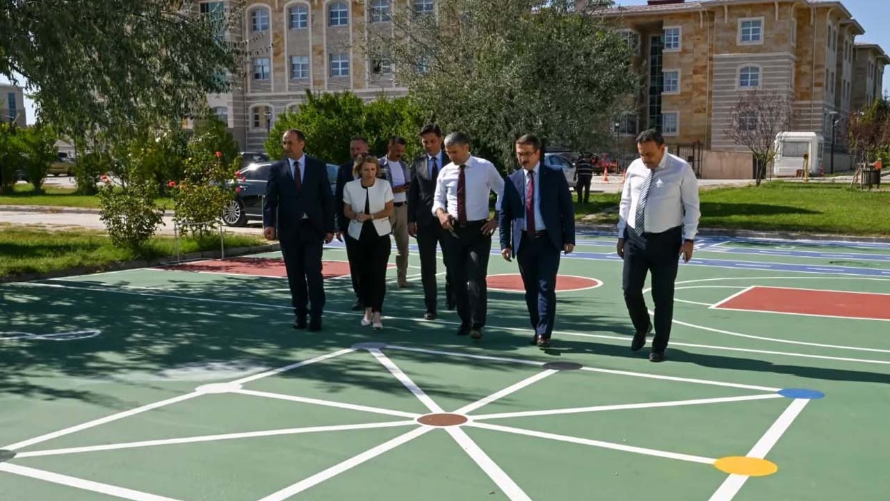 Uşak’ta eğitim seferberliği öğrenciler için daha güvenli ve modern okullar