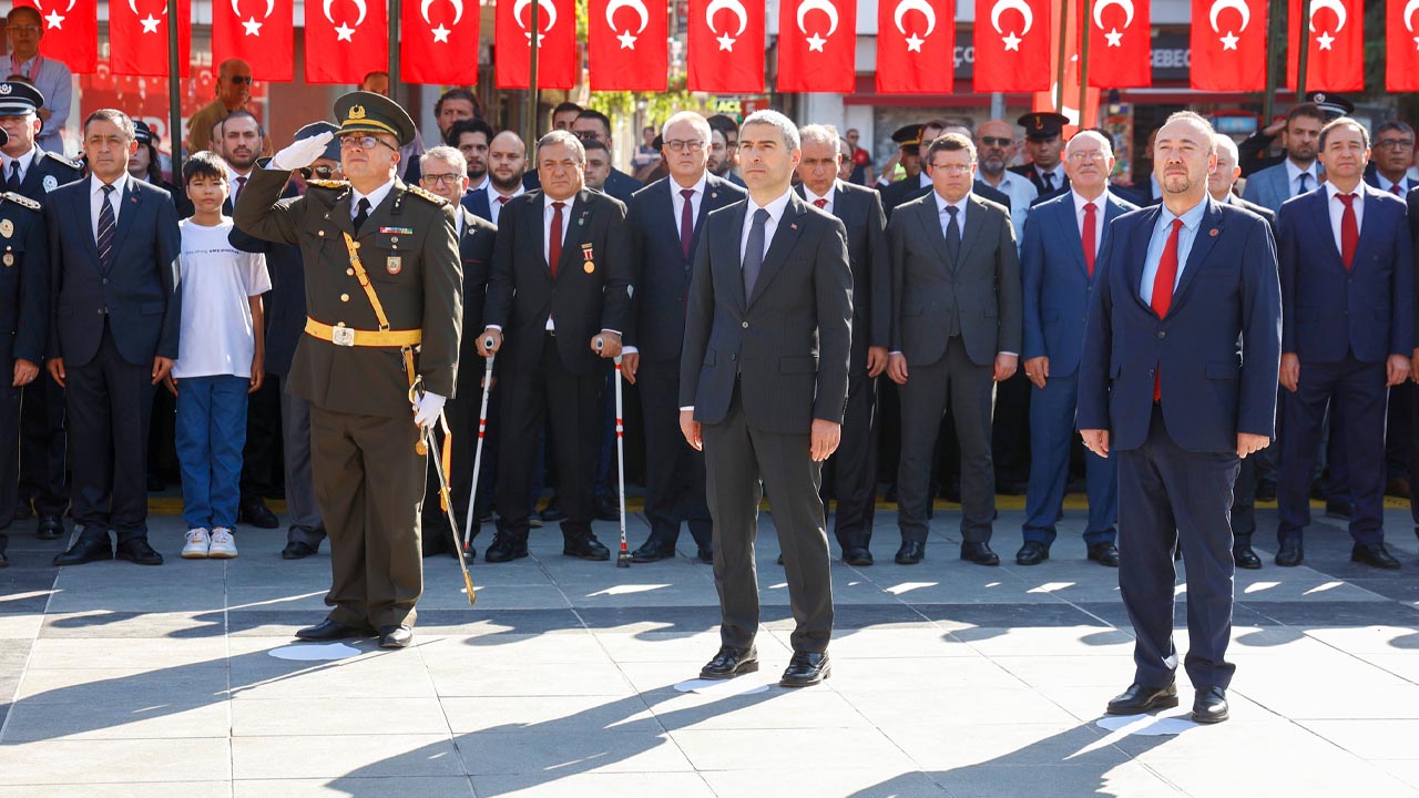 Uşak'ta Büyük Zafer'in 103. yılı kutlandı
