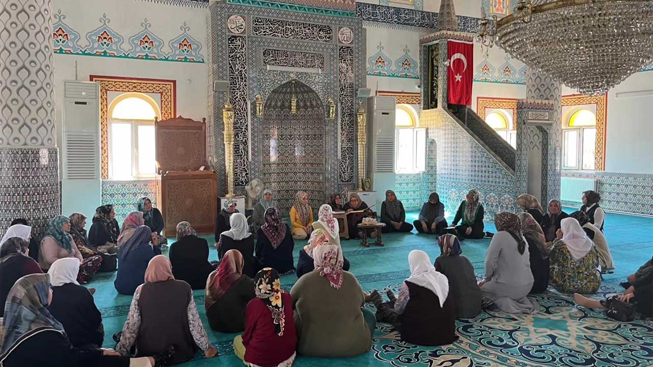 Uşak’ta Hanımlar Mevlid Kandili’ni manevi coşkuyla ihya etti
