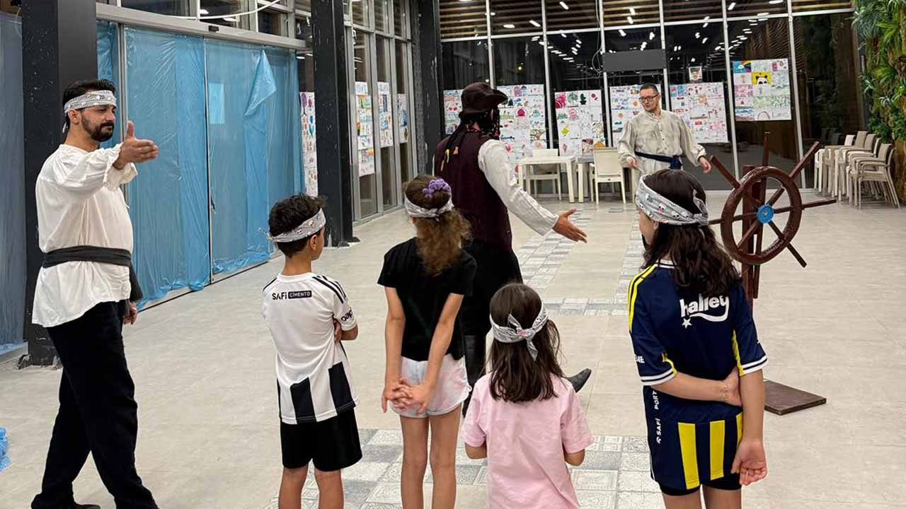 Uşak Belediyesi’nden çocuklara özel interaktif tiyatro gösterisi