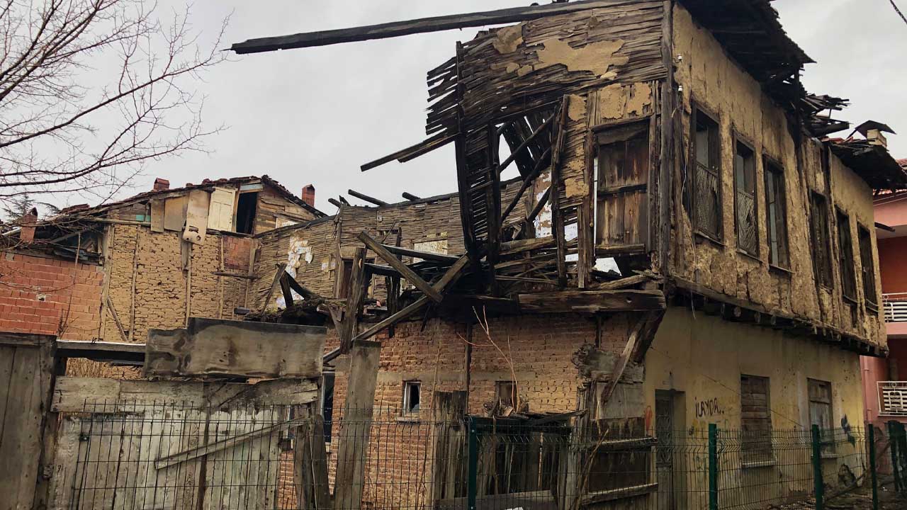 Uşak Belediyesi’nden hem güvenlik hem tarihi miras için çifte çalışma