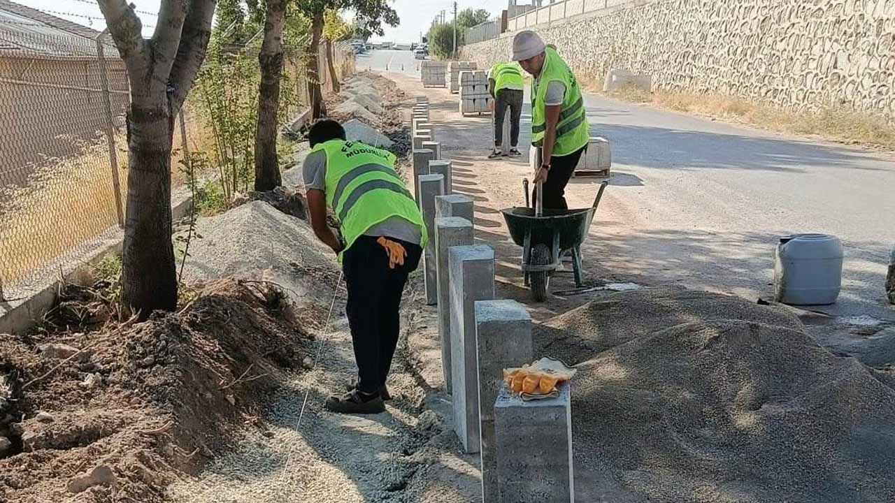 Uşak’ta belediye ekipleri şehrin dört bir yanında çalışıyor
