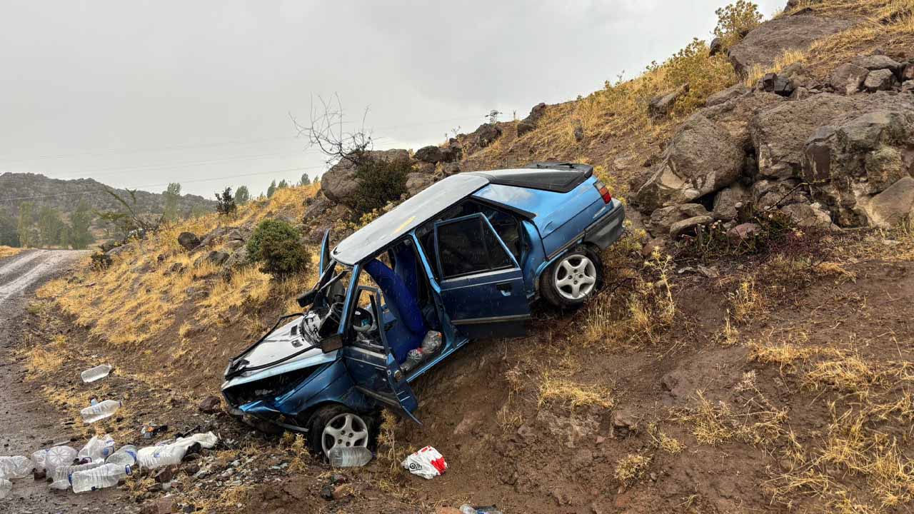 Uşak'ta yaşanan 3. trafik kazasında 5 kişi yaralandı