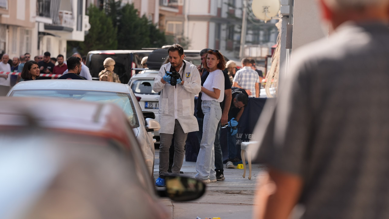 İzmir'de polis merkezine silahlı saldırıda 2 polis şehit oldu, 1 polis yaralandı