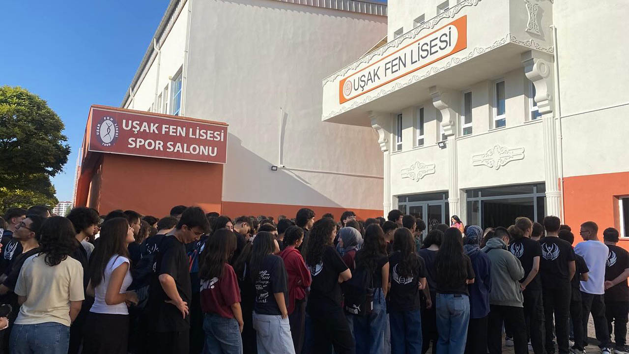 Uşak Fen Lisesi’nden YKS’de büyük başarı Tıp ve Mühendislik öne çıktı