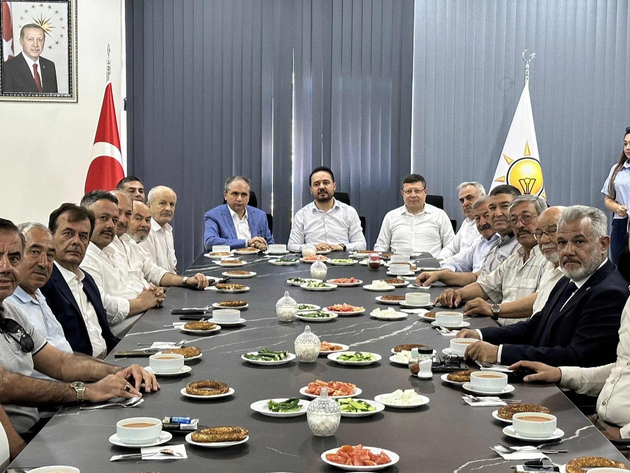 Uşak Ak Parti'de Başkanlar Kahvaltıda Buluştu