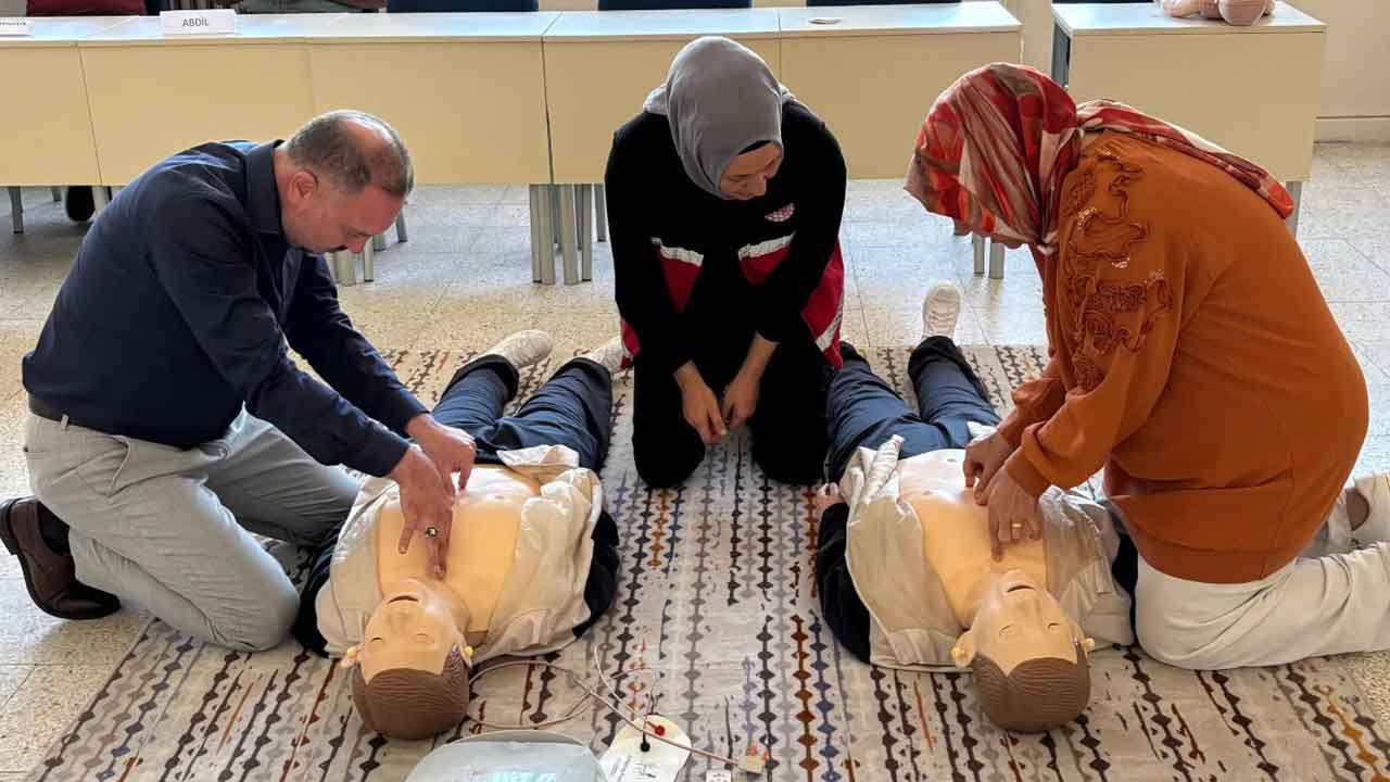 Uşak’ta öğretmenlere ilk yardım eğitimi