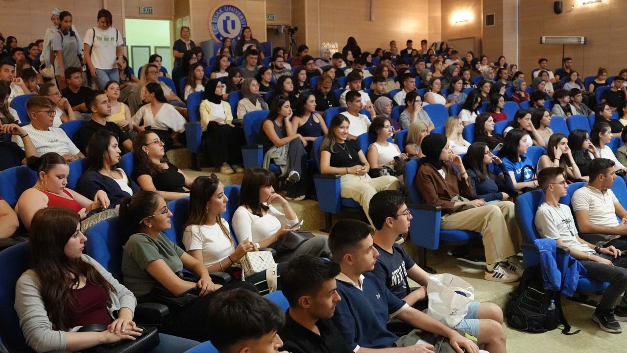 Uşak Üniversitesi’nde bağımlılıkla mücadele ateşi yakıldı
