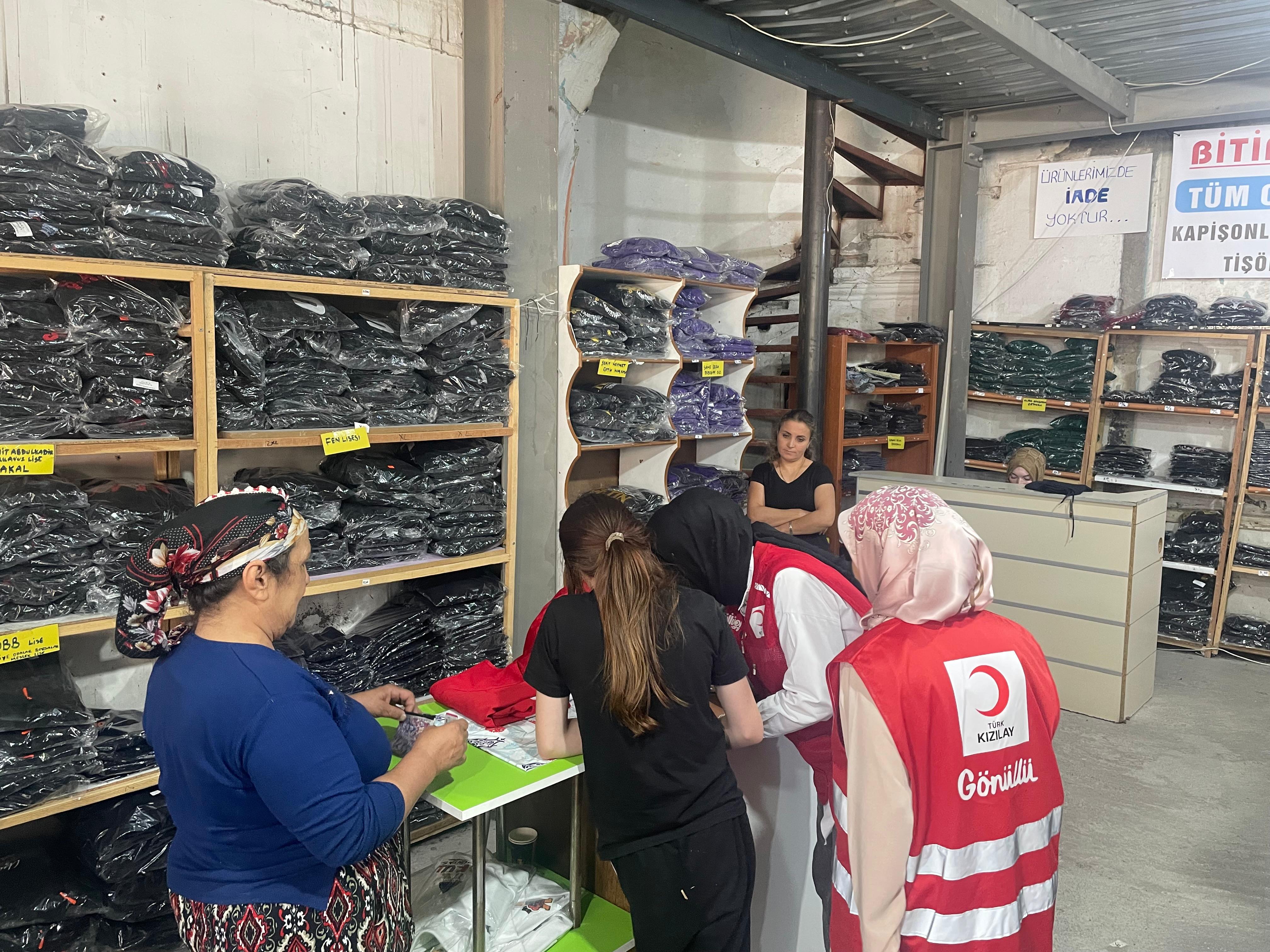 Türk Kızılay Uşak Şubesi’nden ihtiyaç sahibi öğrencilere büyük destek