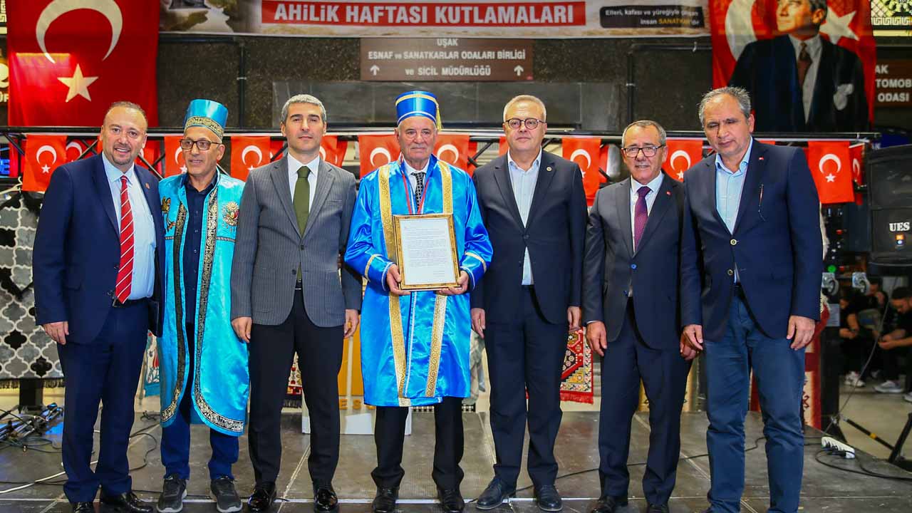 Uşak'ta "Yılın Ahisi" ödülü Ali Yılmaz'a verildi