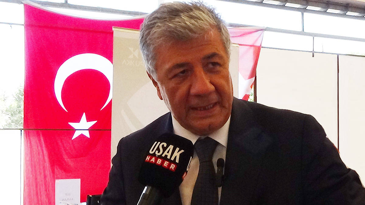 Uşak’ın ilk kitap fuarında Mustafa Balbay’dan okurlara mesaj