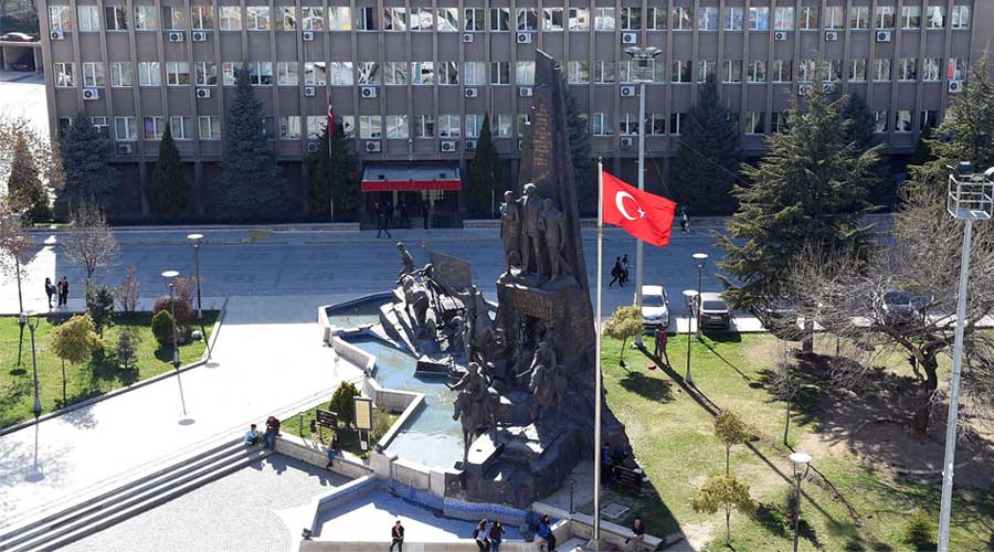 Uşak’ın ilk kamu binalarından hükümet konağı yıkılacak mı?
