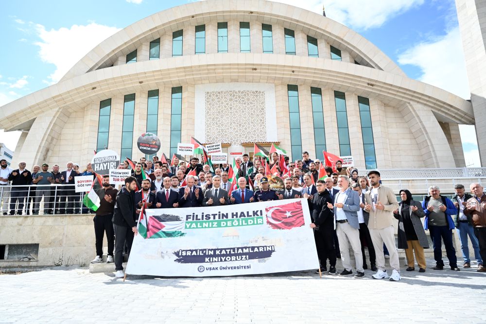 Uşak Üniversitesi’nde Gazze için dualar, meydanda dayanışma