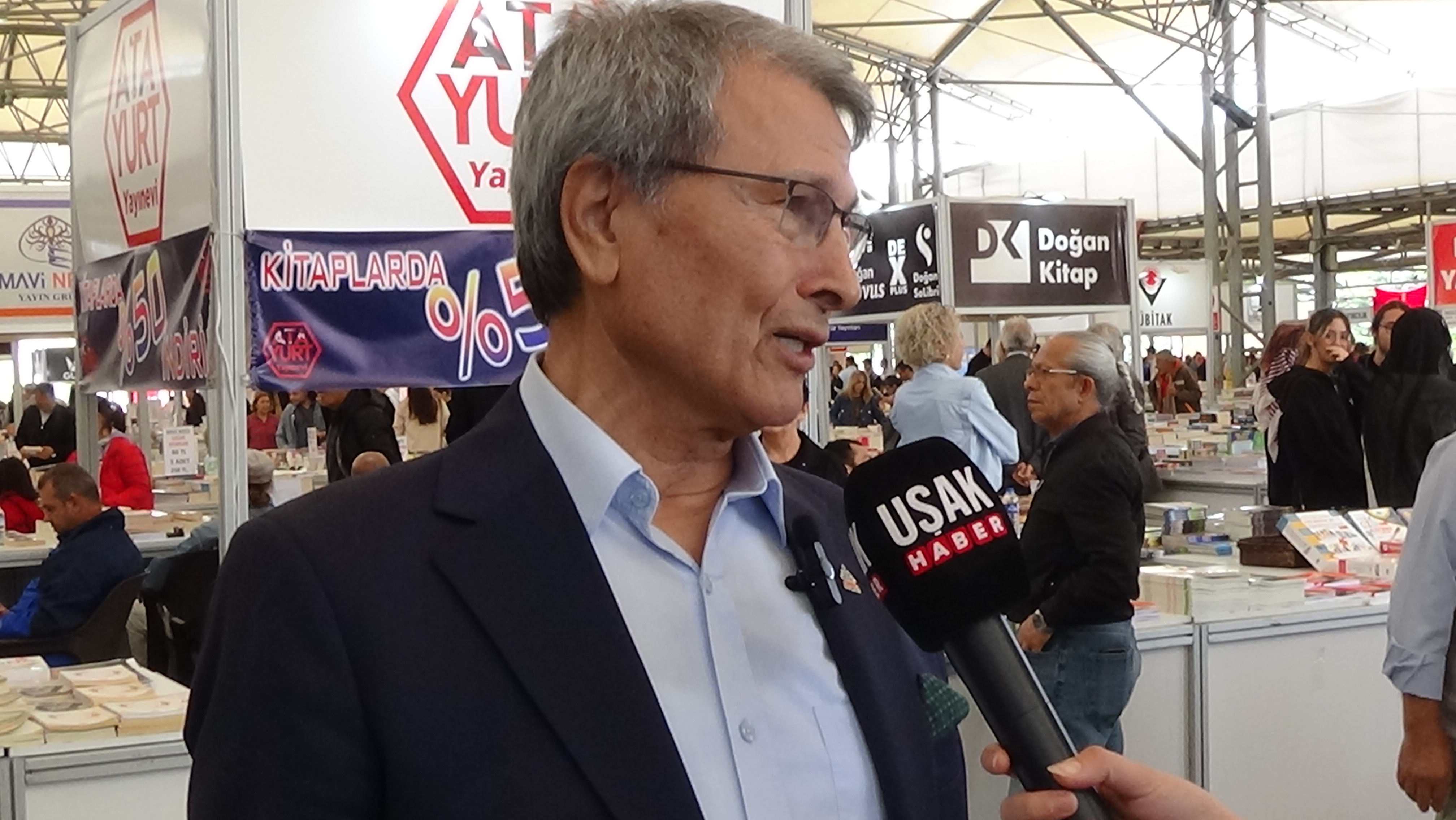 Yusuf Halaçoğlu Uşak Kitap Fuarı'nda Sevenleriyle Buluştu: "Eşim Benden Uşak Tarhanası İstedi"