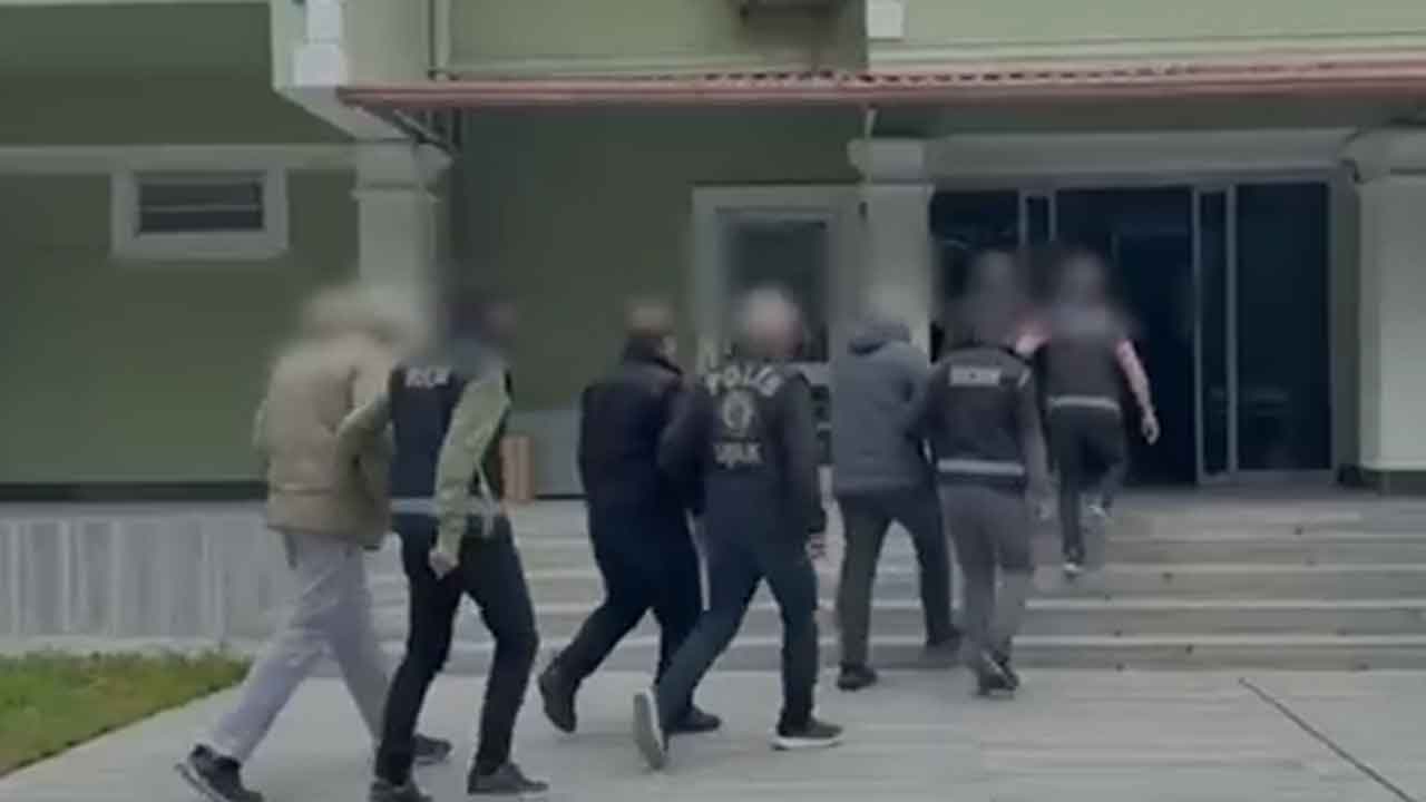 Uşak’ta 12 farklı adrese kaçakçılık operasyonu