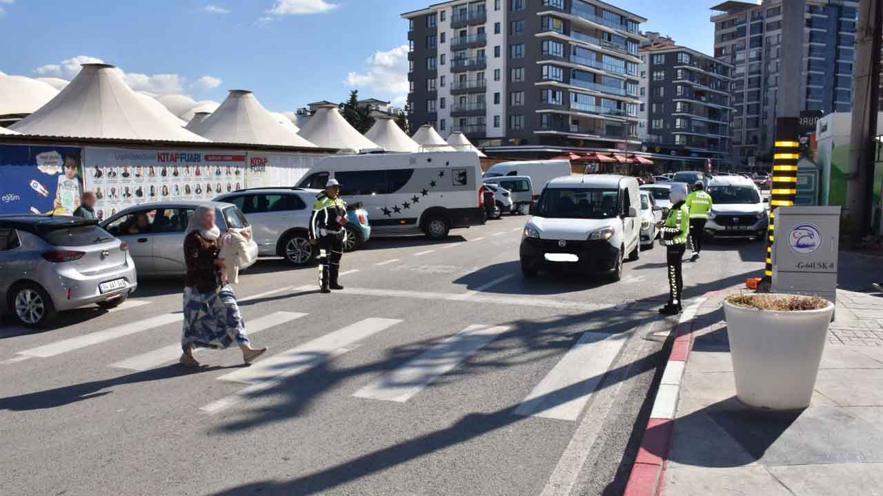 Uşak’ta sürücülere yayaların önemi hatırlatıldı