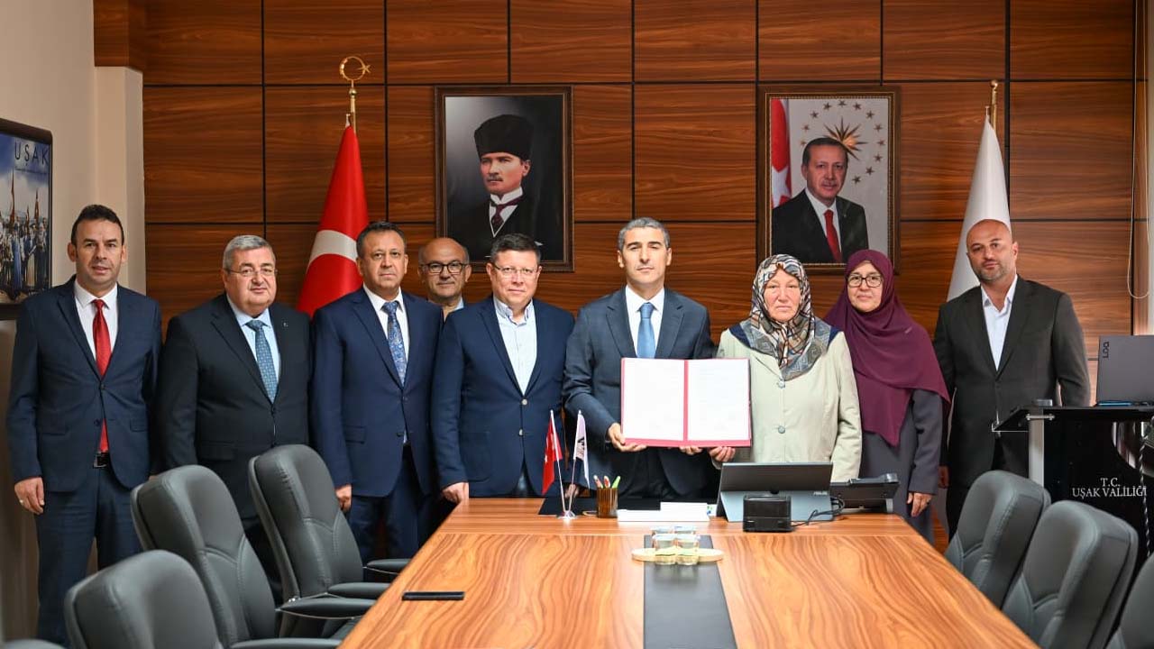 Uşak’ta sağlık hizmetlerine yeni halka: Bozkuş Aile Sağlığı Merkezi protokolü imzalandı
