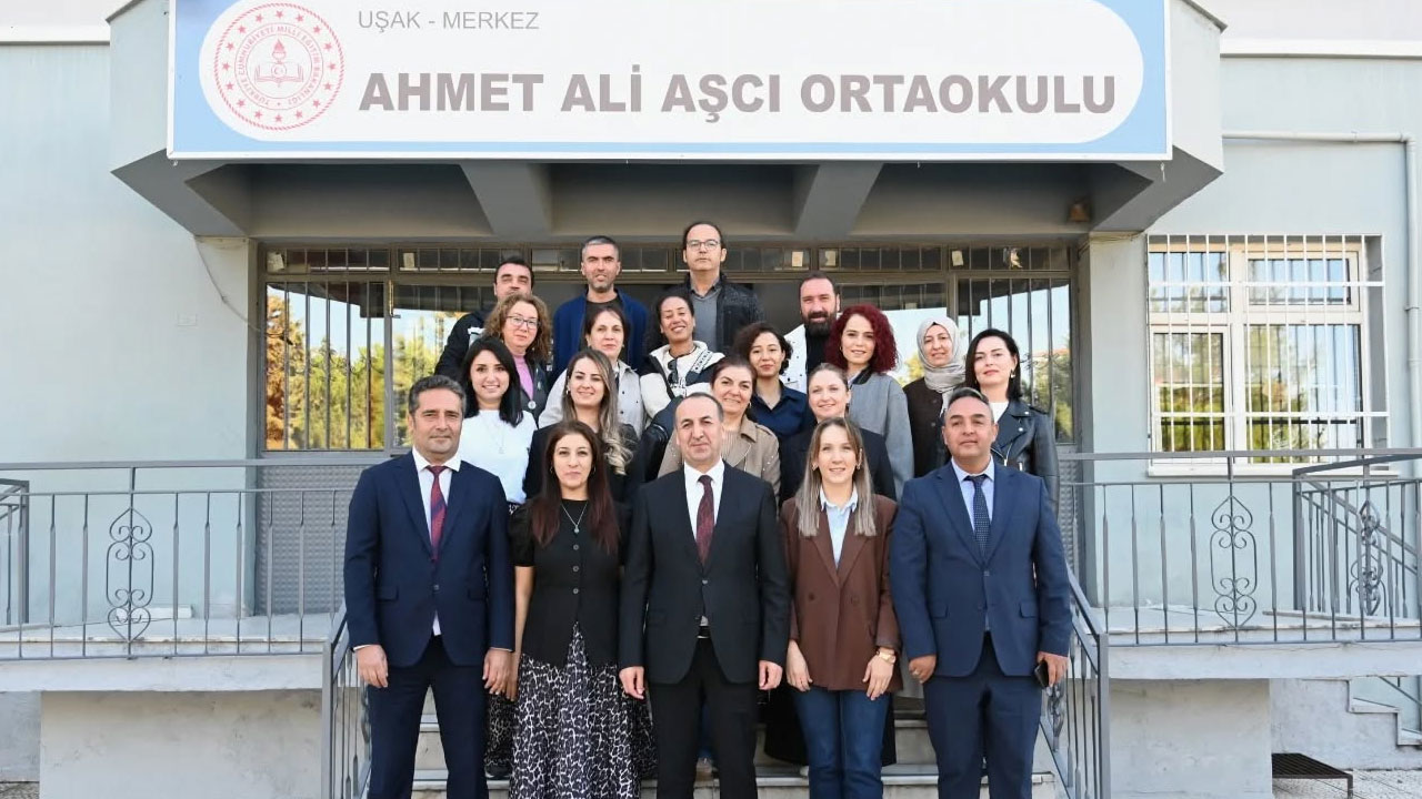 Uşak İl Millî Eğitim Müdürü öğretmenler ve öğrencilerle bir araya geldi