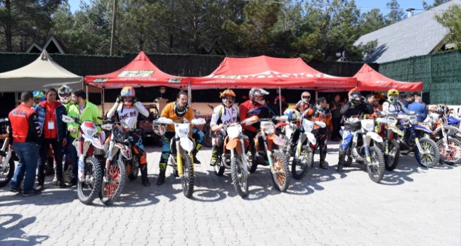 Ulubey Kanyonu Ekstrem Festivali'nde, motosiklet gösterisi