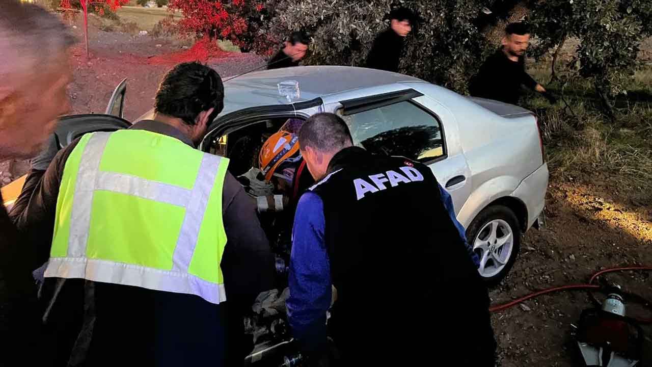 Uşak’ta traktör ile otomobil çarpıştı: 2 yaralı