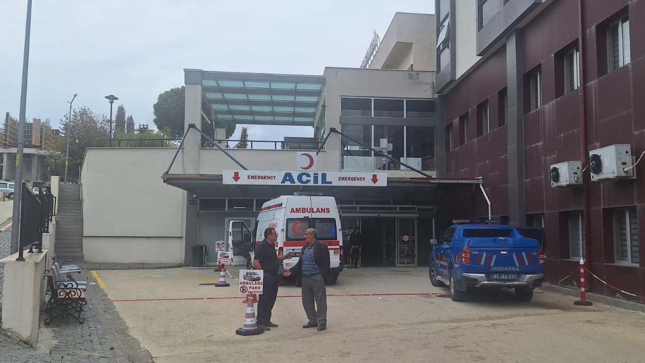 Selendi'de traktör faciası, 2 kişi öldü