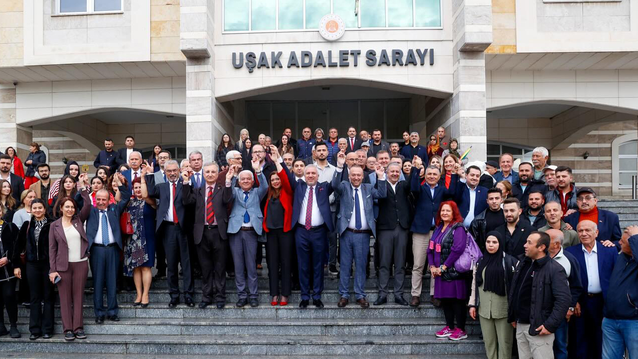 CHP Uşak'ta Yeni Dönem: Celalettin Çoban Mazbatasını Alarak Göreve Başladı